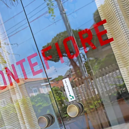 Montefiore Hotel *